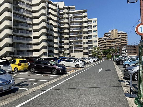 【駐車場】敷地内駐車場（月額：8000円）ございますよ！要確認！詳しくは担当までお問い合わせください！