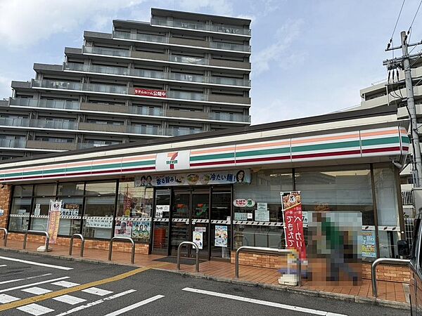 セブンイレブン堺東上野芝町２丁店まで徒歩７分