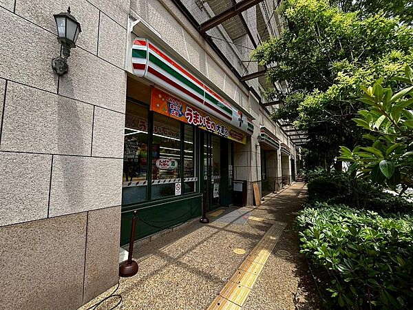 セブンイレブンコスモスクエア駅前店まで徒歩３分