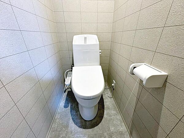 【トイレ便器新調済】綺麗なトイレで清潔感があり気持ちがいいですね♪