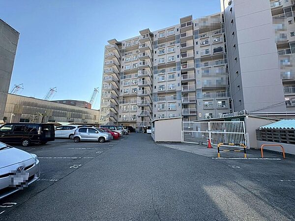 【駐車場】敷地内駐車場ございますよ！空き状況確認必要です！詳しくは担当までお問い合わせください！
