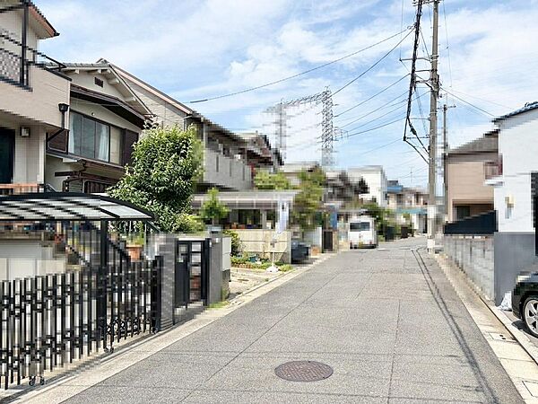 前面道路約５．５ｍ！広々開放感のある住まいです！運転の苦手な方も安心ですね！
