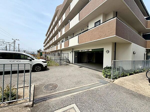 駐輪場に屋根があるので、雨の日に自転車が濡れにくく嬉しいですね♪
