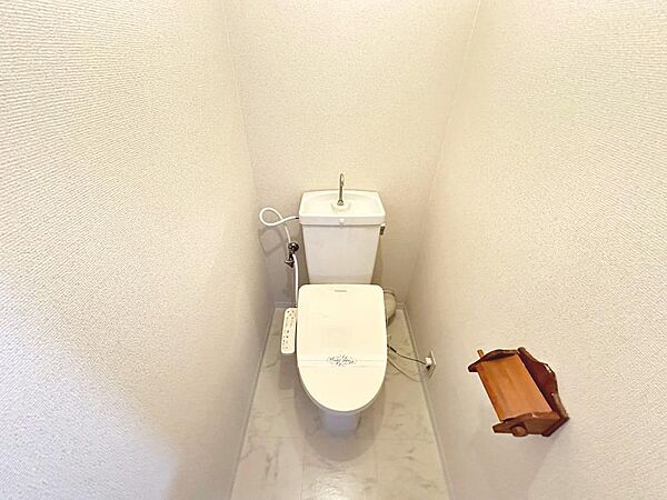 トイレ便座交換！綺麗なトイレで清潔感があり気持ちがいいですね！