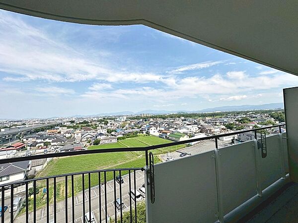 ◆１０階部分につき通風・眺望良好◆穏やかな風が舞い込む快適な住まいです♪眺めも綺麗ですので開放的な気分になれますよ♪