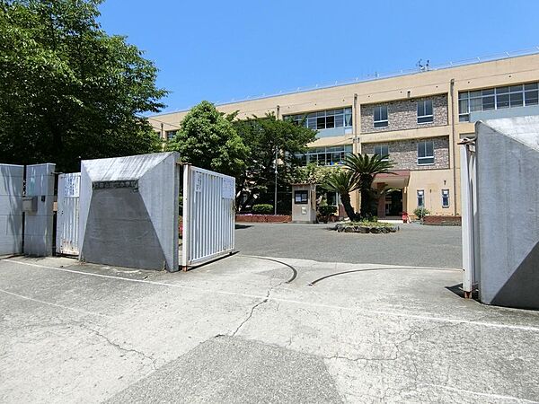 鶴山台北小学校