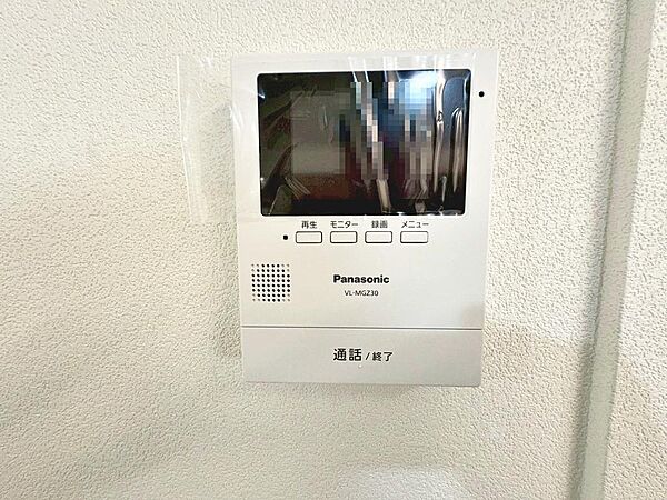 【TVモニター付きインターフォン】 防犯設備として欠かせないTVモニター付きインターフォンがあります♪