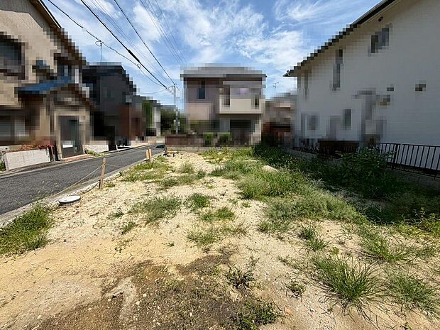 【浴室乾燥機付きです】一坪以上の浴室でのびのび一日の疲れを癒して下さいね!浴室に窓が付いているので、換気ができて湿気やカビ防止になりますよ♪