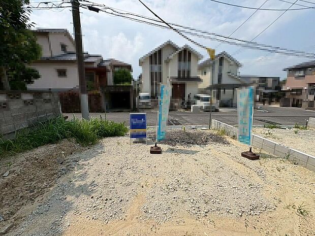 ゆとりのある約8帖の洋室あります!大型家具もレイアウト自在です♪個性溢れる住まいにして下さいね♪