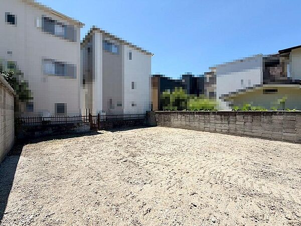 前面道路は北西側幅員４mに間口は約９．５ｍとゆったりめです♪