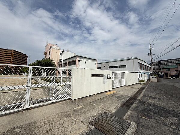 大阪狭山市立第三中学校まで徒歩２１分