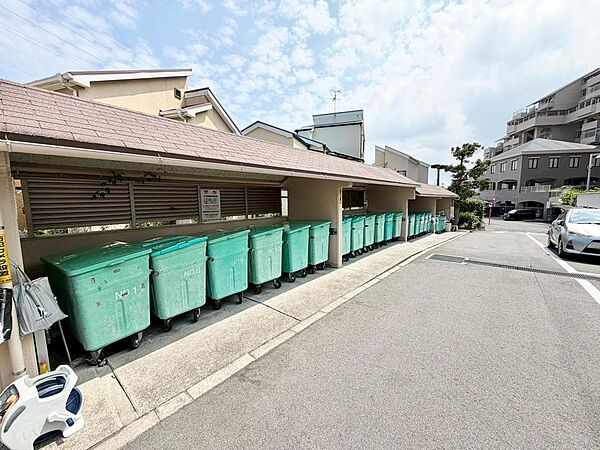 ローソンまで徒歩８分♪スギ薬局まで徒歩７分♪お買い物に便利な立地ですね♪