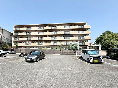家族とコミュニケーションが取りやすい対面キッチン採用♪会話を楽しみながら家事ができますね!