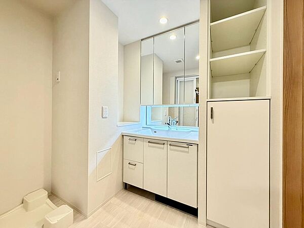マンション内にはレストラン、大浴場、ラウンジ、シアタールームなど共用施設が充実してますよ！