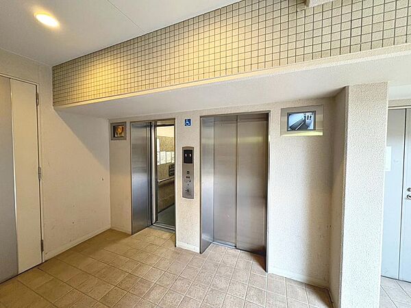 エレベーター４基あるので、忙しい時間帯も安心ですね！