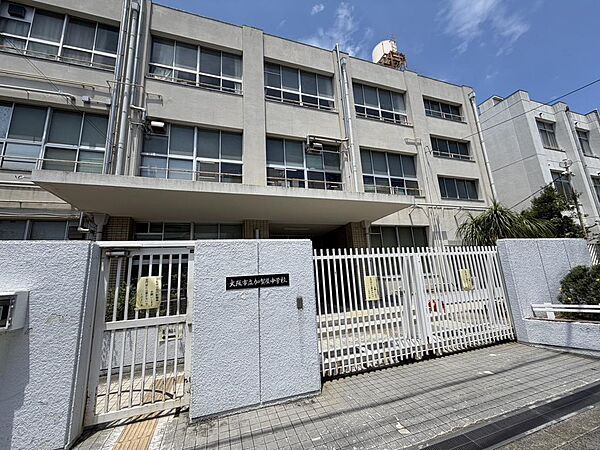 加賀屋中学校