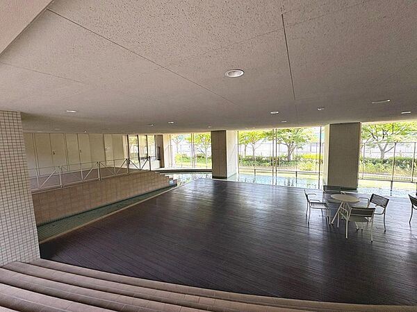トレーニングができるリフレッシュルーム、楽器の練習もできるスタジオルーム、宿泊可能なゲストルーム、キッズパークなど暮らしやすい共有施設が充実！