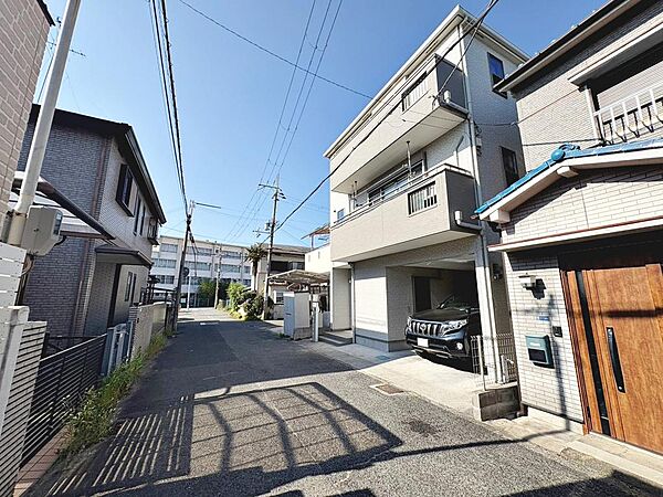 前面道路約５ｍ！運転が苦手な方も安心ですね！