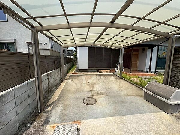 ２面採光の居室もありますよ！明るい室内は、風通しも良く、大変居心地の良い空間となっております♪爽やかな風を感じて起きる朝は、快適生活の始まりに！
