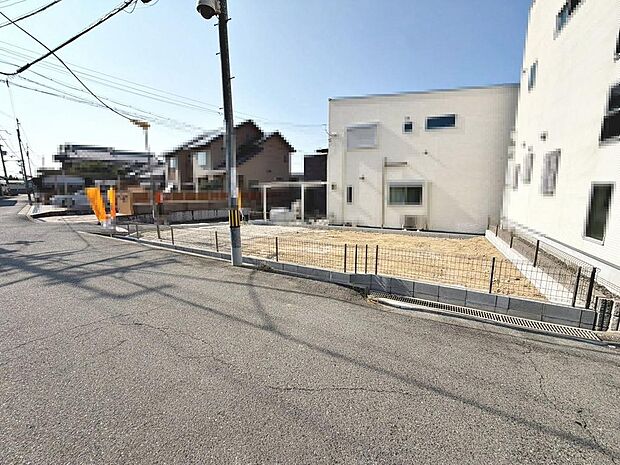 LDK約18帖♪2面採光の明るくゆとりのあるリビングは家族が自然に集まる空間になりますね♪