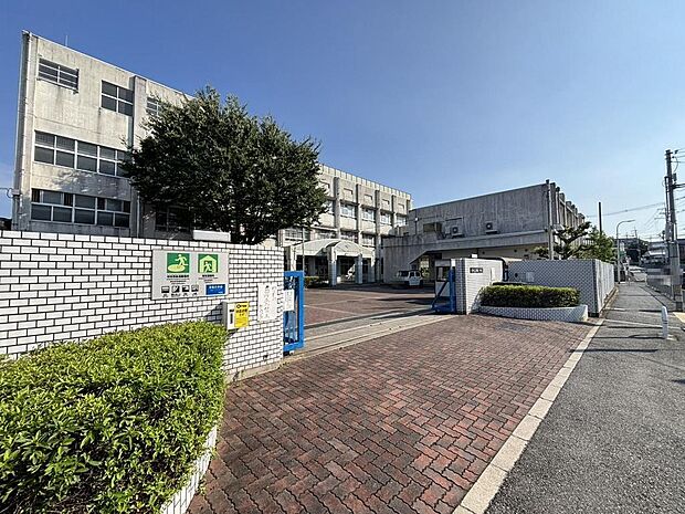 深阪小学校まで徒歩10分