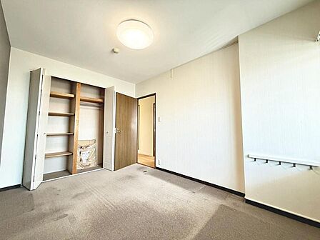 全和洋室に収納スペースがあるので、収納場所に困りませんよ！