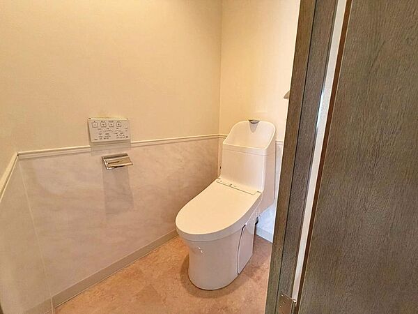 【トイレ入替】寒い日は特に助かる温水洗浄便座付きトイレです！