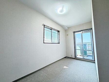クロス張替え済！綺麗な壁や床で室内が明るくなりますね！爽やかな気分でお過ごしいただけますよ！