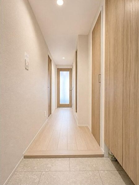 【玄関】大きなシューズボックス付き！散らかりがちな玄関も片付きますね！