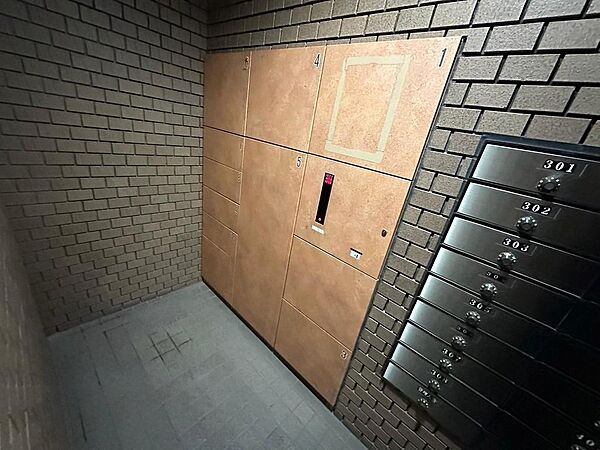 【宅配ボックス】不在時にも荷物が受け取れるので、便利ですね！