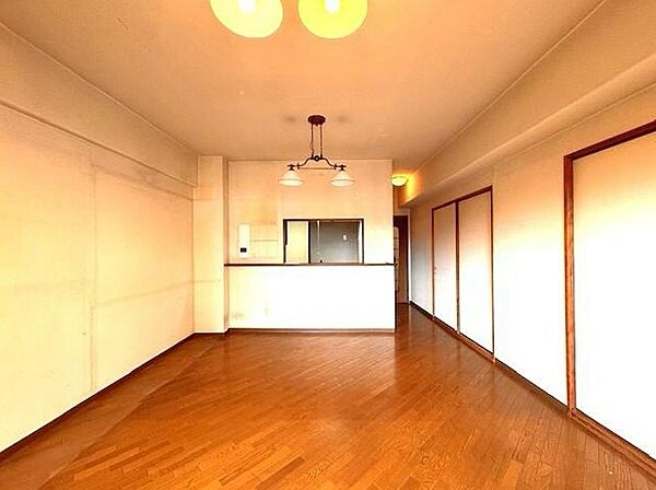 南東向きの角部屋！日当り・通風良好♪たっぷりの陽光に包まれる明るい住まい♪