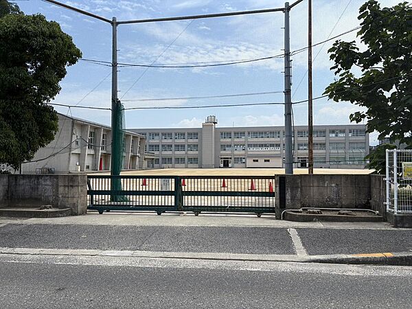 岸和田市立八木小学校まで徒歩６分