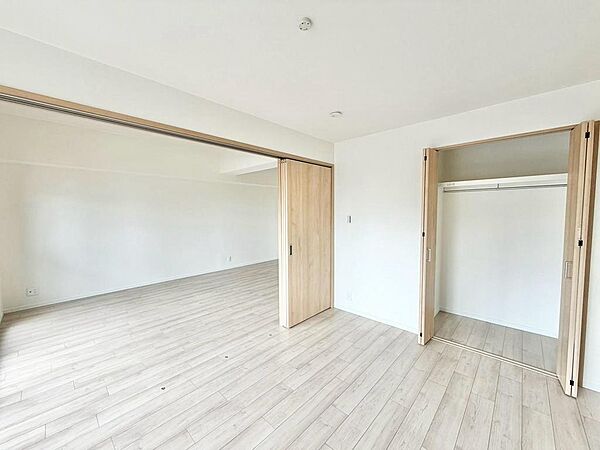 プラットプラットまで徒歩１１分ですので、休日のお出かけや普段のお買い物にも便利ですね♪