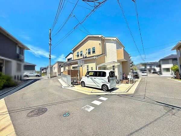 ２面採光の明るい居室ありますよ！明るく風通しの良い室内に気持ちも明るくなりますね！