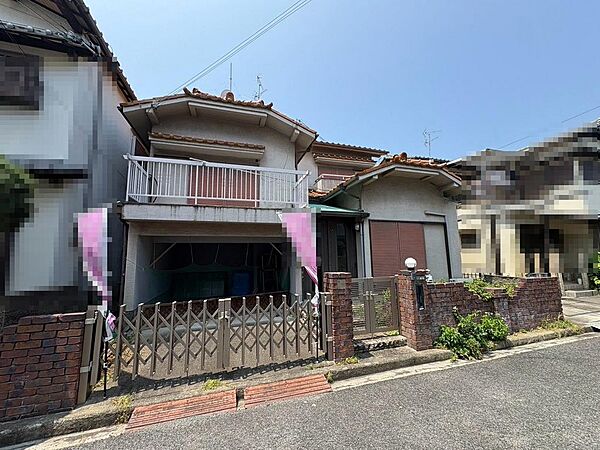 ファミリーマートまで約２０６ｍ！ちょっとしたお買い物にも便利ですね