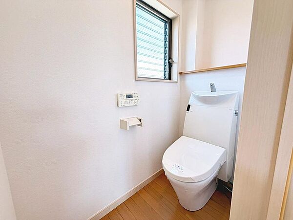 トイレ１階と２階の２ヶ所あります　忙しい朝や家族の多いご家庭も安心ですね！