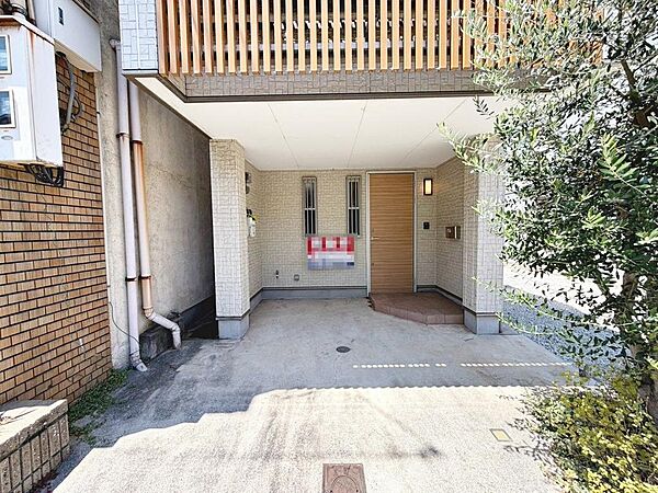 【駐車場】駐車１台可能♪愛車の置き場所に困らないですね！