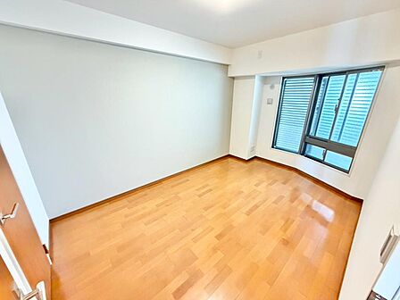 クロス張替えてますよ!綺麗な壁で室内が明るくなりますね!爽やかな気分でお過ごしいただけますよ!