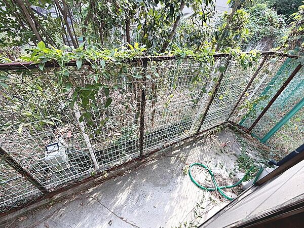 両面バルコニーがあり、通風日当たりの良好な戸建です。湿気がたまりにくく快適におすごいし頂けます。