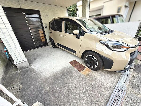 広々駐車スペースはママやお子様の自転車も停められますね