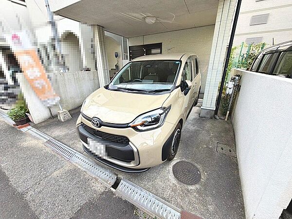 ビルトインガレージですので、雨の日の乗り降りも濡れにくく嬉しいですね♪