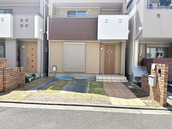 【駐車場】並列に駐車２台可能です♪車の出し入れもスムーズに出来ますね！