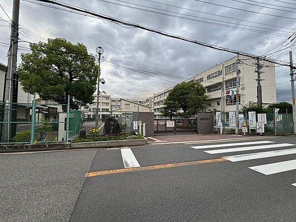堺市立東百舌鳥小学校まで徒歩１７分