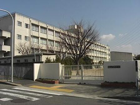 八田荘中学校まで徒歩6分
