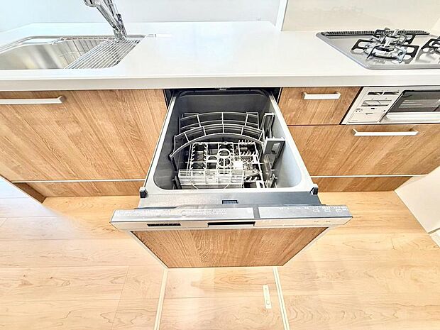 食器洗い乾燥機付きのキッチンは後片付けのスピードをグンとUP!家族の団らんの時間を生み出します。