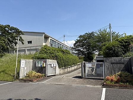 新檜尾台小学校まで徒歩6分