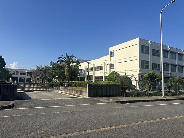 赤坂台中学校まで徒歩１５分