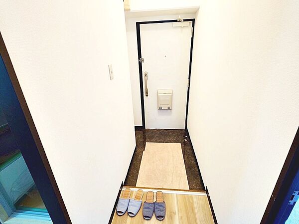 【玄関】シューズボックス置き場所あります！玄関周りもスッキリ片付きますね♪