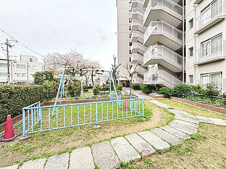 敷地内に公園ありますよ♪お子様の遊び場所にいいですね!