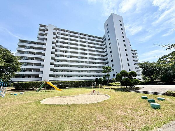 クロス張替、床材リフォームします！綺麗な壁や床で室内が明るくなりますね！爽やかな気分でお過ごしいただけますよ！
